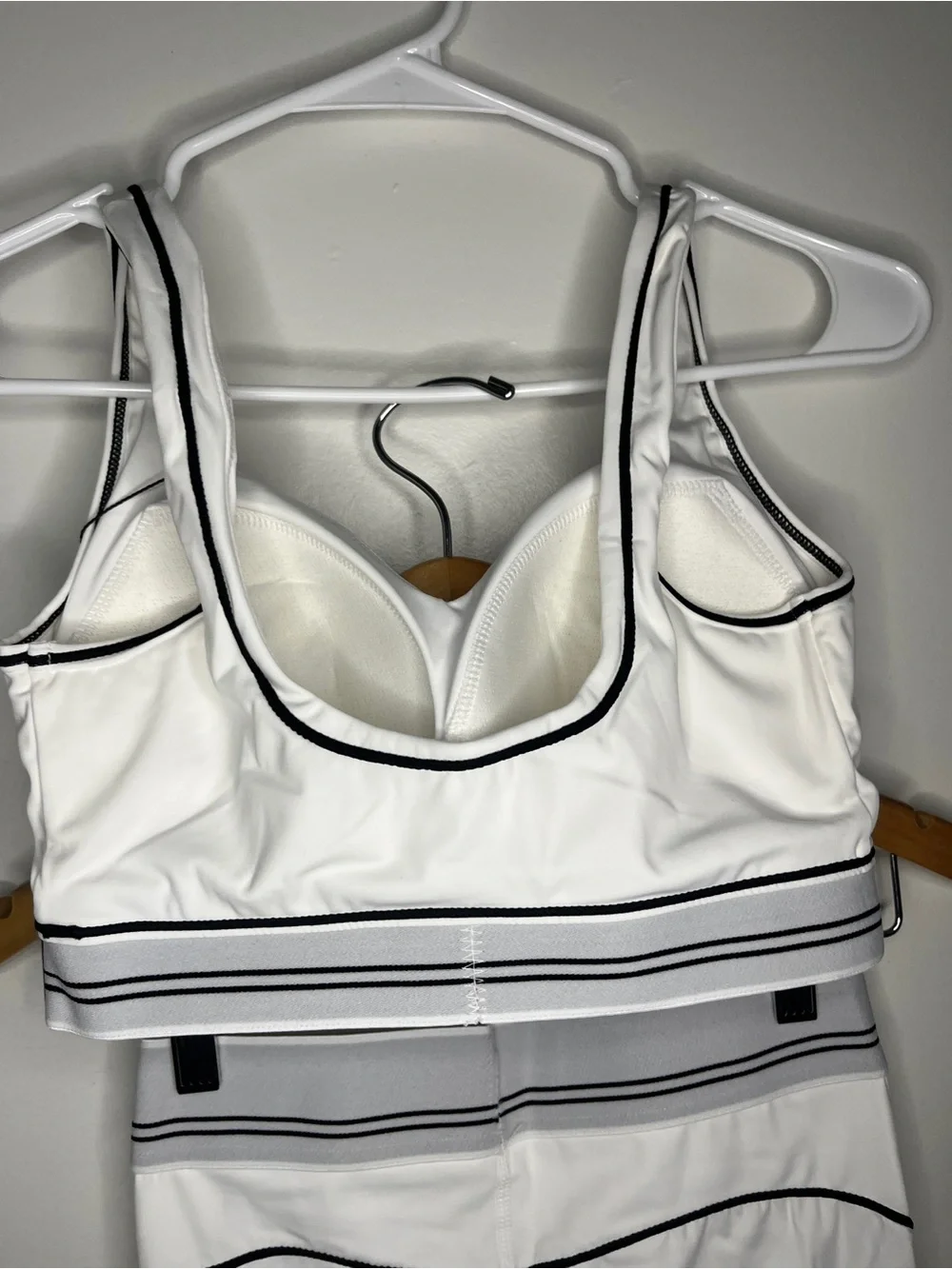 Alo Yoga NWT 2 Piece Set White Black Piping Sports Bra & Leggings